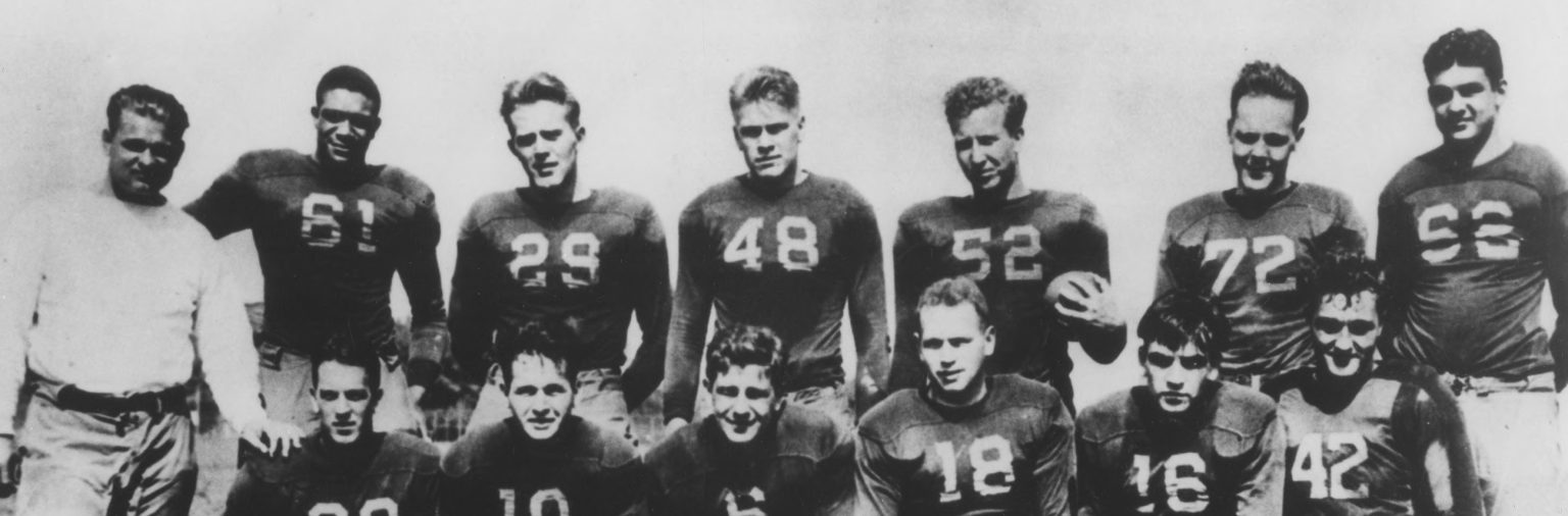 A photo of Willis Ward with the 1934 University of Michigan football team.